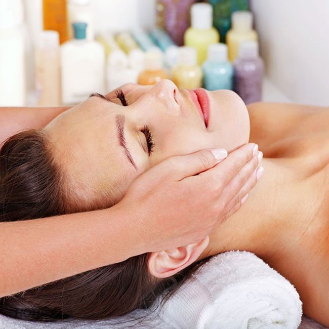 Massage toàn thân với tinh dầu