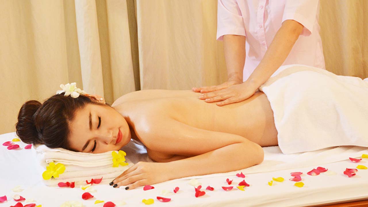 Massage thư giãn toàn thân